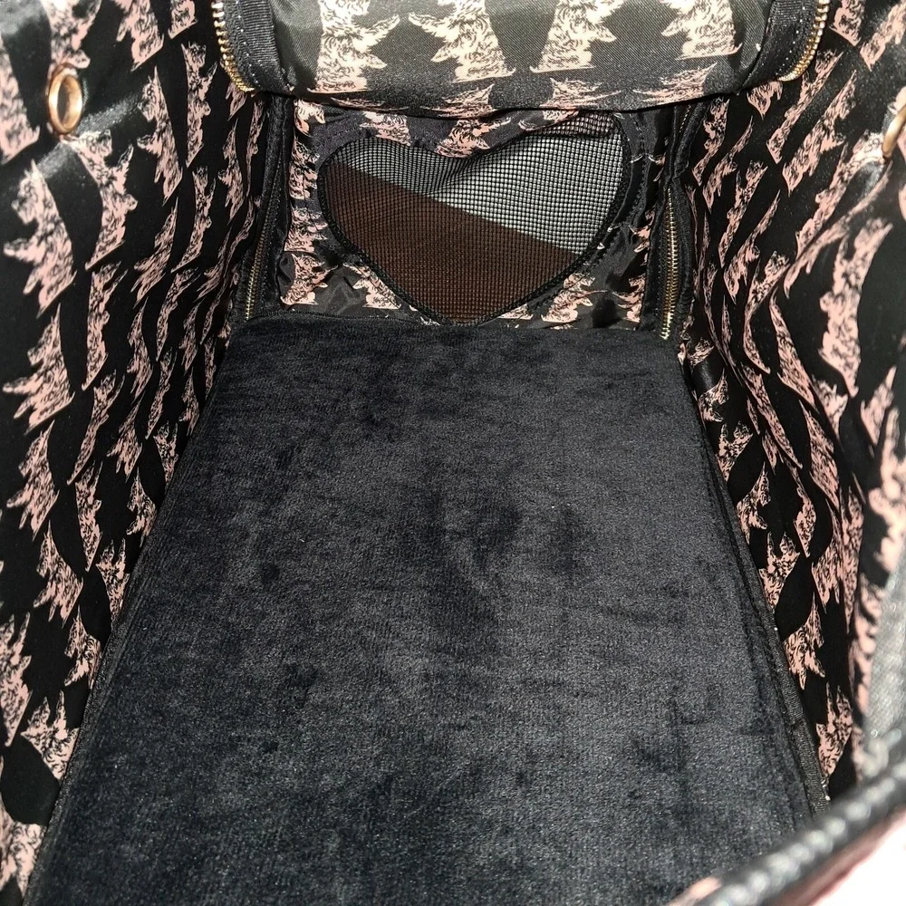 Juicy Couture Fashionable Pet Carrier, Pink with black trim and gold hardware‎ - Picture 6 of 8